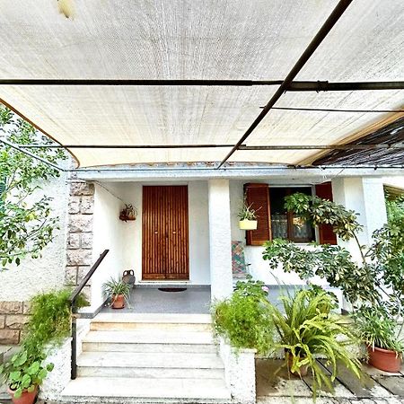 Domo Austinu - Abbasanta Villa Buitenkant foto